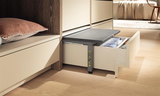 Blum Space Step