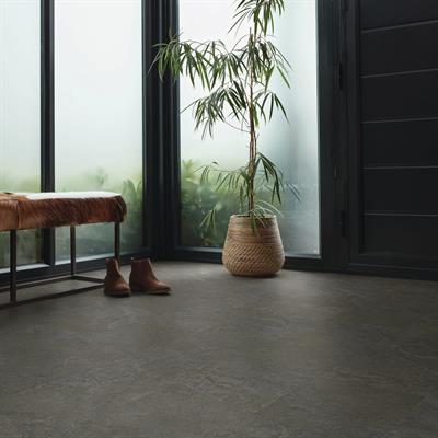 Palio By Karndean - Palio Rigid - Nera Travertine Tile